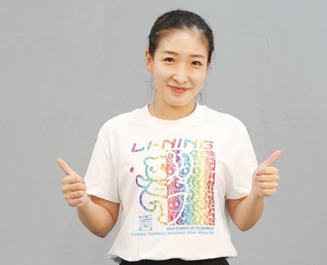 女生扒开尿口给男人插