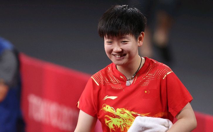 男人吃女人胸的视频